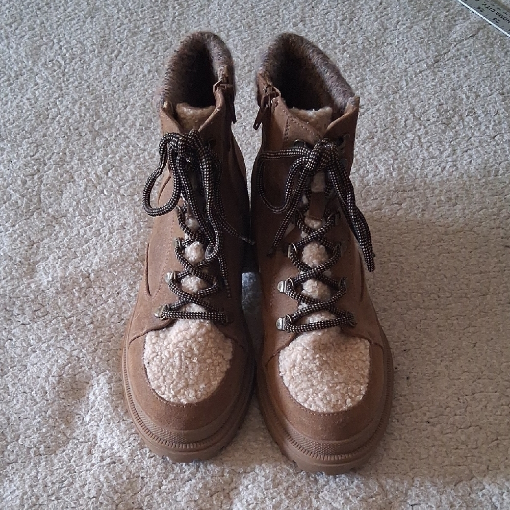 POP Diligence Brown and Cream Lace Up Boots Faux Fur 9 New